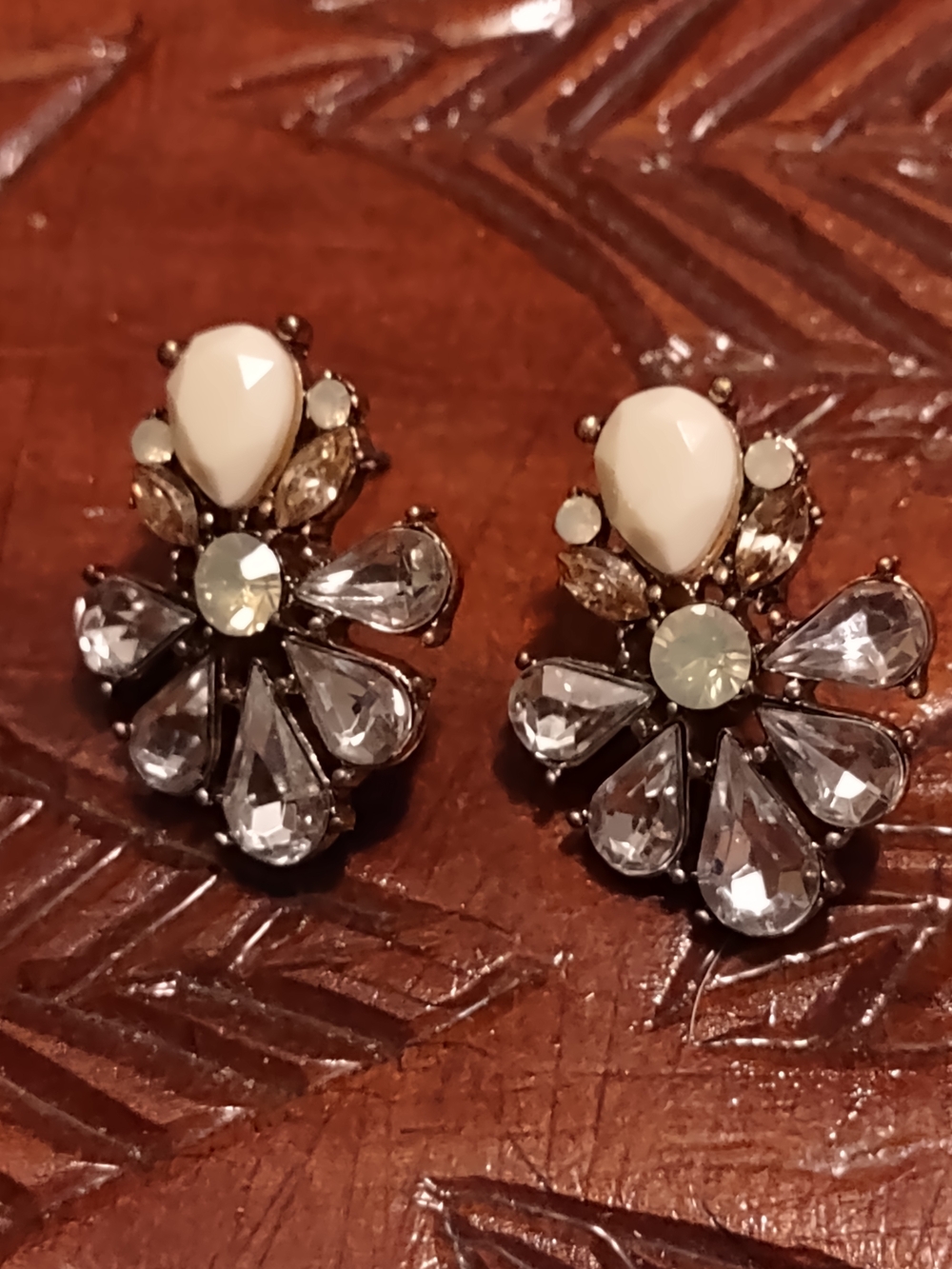 Crystal Flower Drop Earrings - White & Clear Vintage Pierced